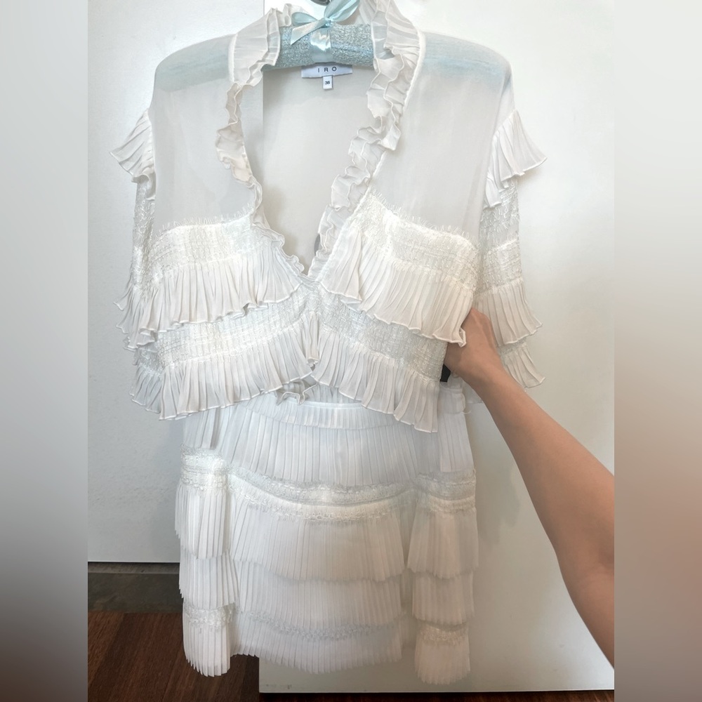 Iro blouse(36) and skirt(34) selling as a set